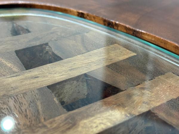 Massiver runder Couchtisch Baumstamm mit Metallgestell