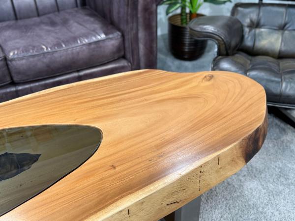 Massiver Couchtisch Baumstamm mit Metallgestell