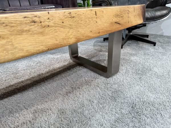 Massiver Couchtisch Baumstamm mit Metallgestell