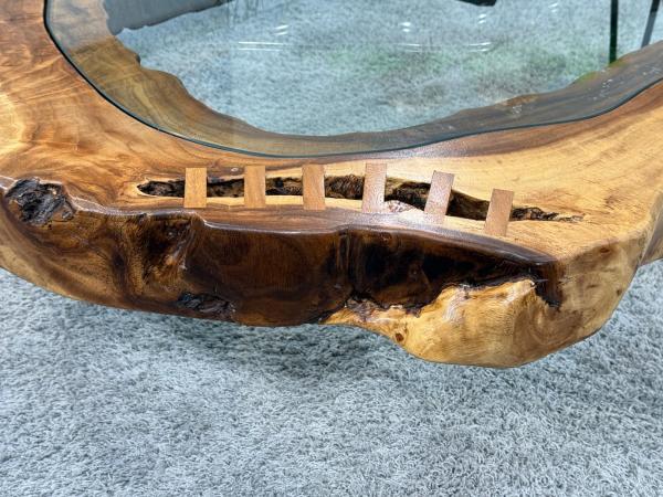 Massiver runder Couchtisch Baumstamm mit Metallgestell