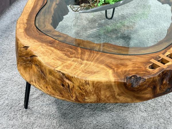 Massiver runder Couchtisch Baumstamm mit Metallgestell