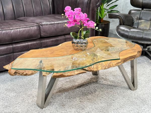 Wohnzimmertisch aus Suar-Baumstamm, 120x60x39 cm, Metallbeine.