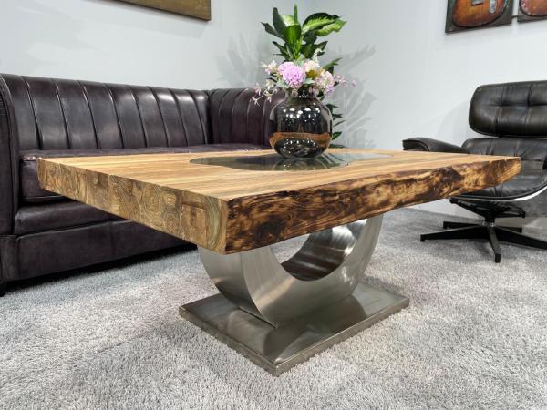 Design Couchtisch aus recyceltem Holz