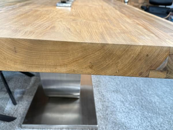 Teakholz-Esstisch mit Edelstahlgestell, rechteckig