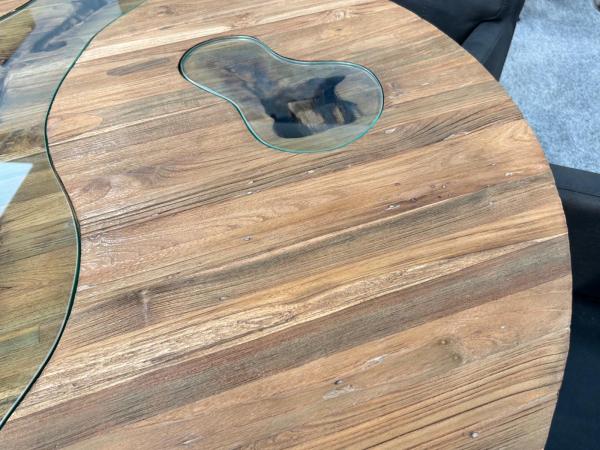 Runder Designtisch aus recyceltem Holz