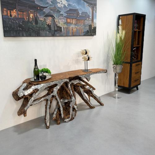 Sideboard aus einer Baumwurzel mit Aluminium