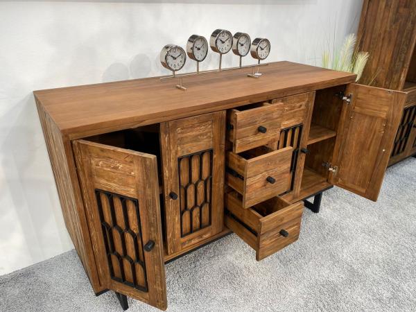 Sideboard / Anrichte "Castle" 152 x 53 x 88,5 cm aus recyceltem Altholz mit Metalldekor und Rohstahlgestell