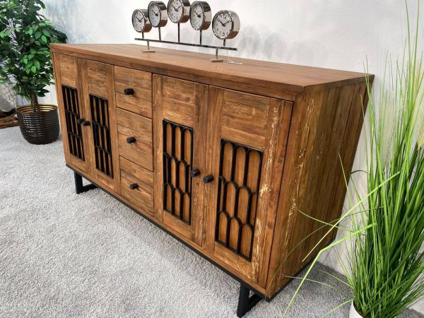 Sideboard / Anrichte "Castle" 152 x 53 x 88,5 cm aus recyceltem Altholz mit Metalldekor und Rohstahlgestell