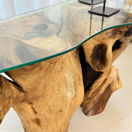 Sideboard aus Suarholz mit Glasplatte