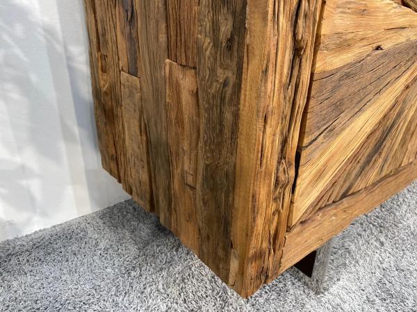 Sideboard / Anrichte "Essence" 180 x 45 x 82 cm aus recyceltem Altholz mit Chromgestell und Glasplatte