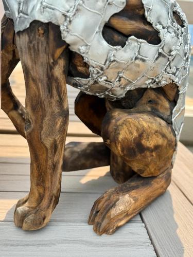 Skulptur Holzfigur Hund mit Aluminium