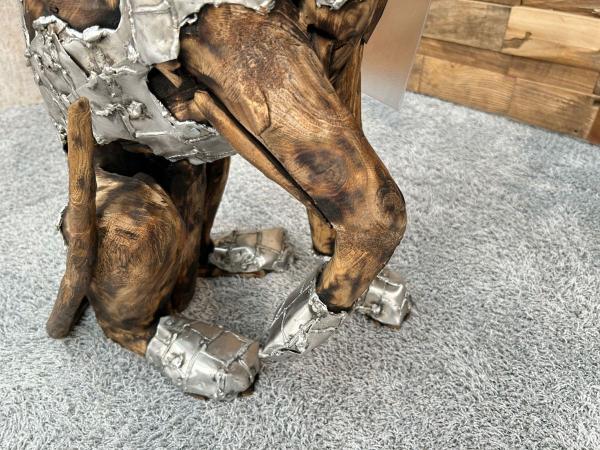 DER TISCHONKEL :: Skulptur Sitzender Hund aus Altholz mit Aluminium 74 cm