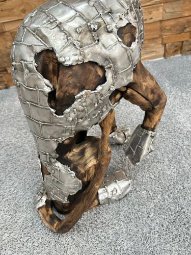 DER TISCHONKEL :: Skulptur Sitzender Hund aus Altholz mit Aluminium 74 cm