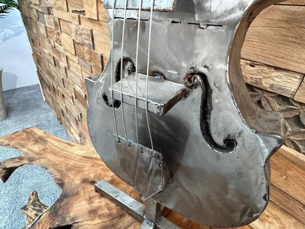 Skulptur Violine aus recyceltem Metall