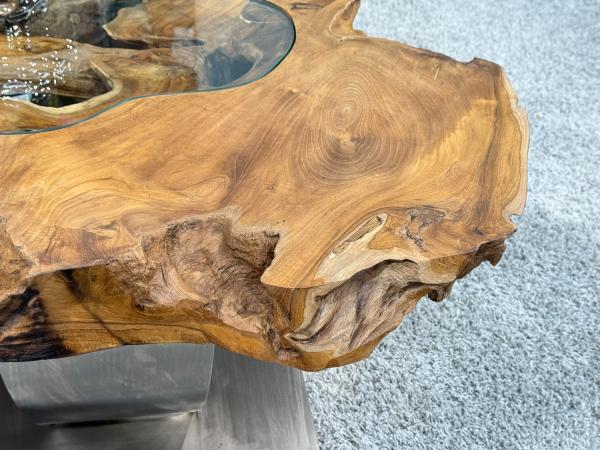 Einmaliger Couchtisch aus Baumscheiben mit Halbmondfuss