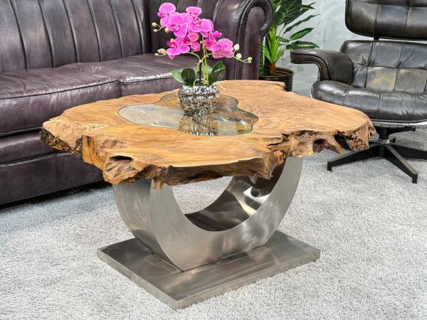Einmaliger Couchtisch aus Baumscheiben mit Halbmondfuss