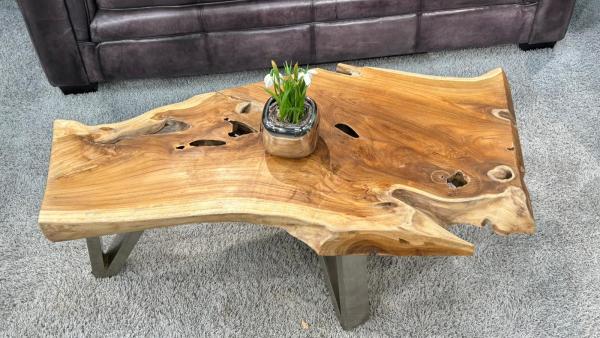 Sofatisch aus Teakholz mit Glasplatte, ca. 113 x 52 x 38 cm.