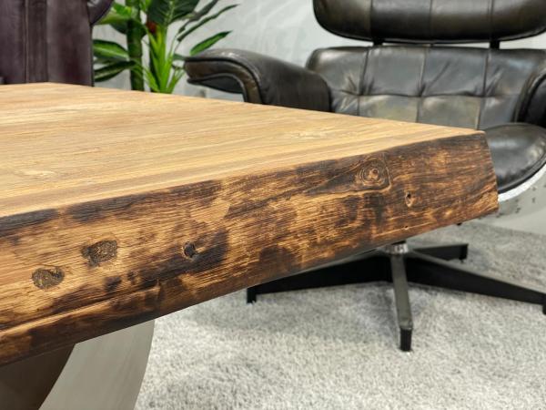 Solid wood coffee table made of recycled teak, rectangular.