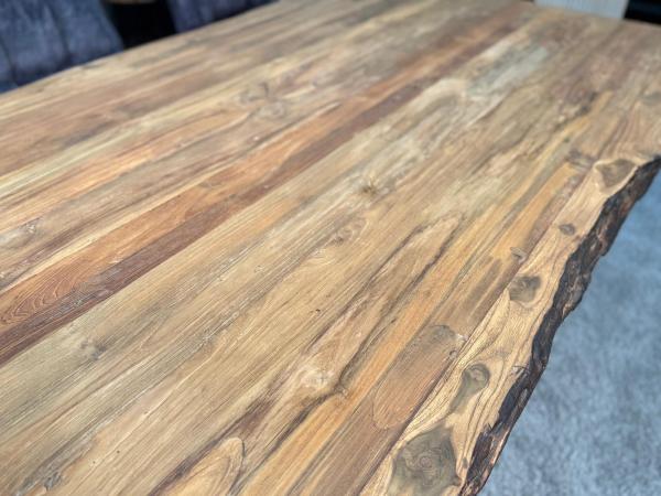 Esszimmertisch-Deep-Island-300cm-mit-Halbmondgestell