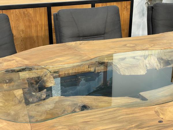 Vollmassiver Luxustisch aus Baumscheiben Expression mit orgnischer Form