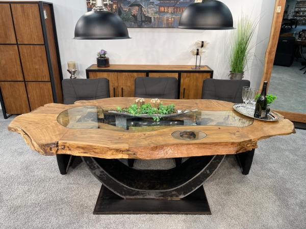 Vollmassiver Luxustisch aus Baumscheiben Expression mit orgnischer Form