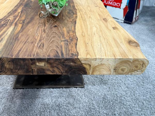 Wohnzimmertisch aus Massivholz mit Glasplatte, 140x80x49 cm.