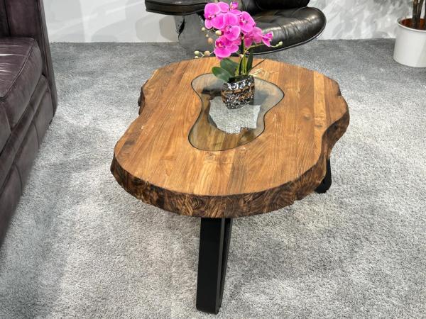 Wohnzimmertisch oval aus massivem Altholz