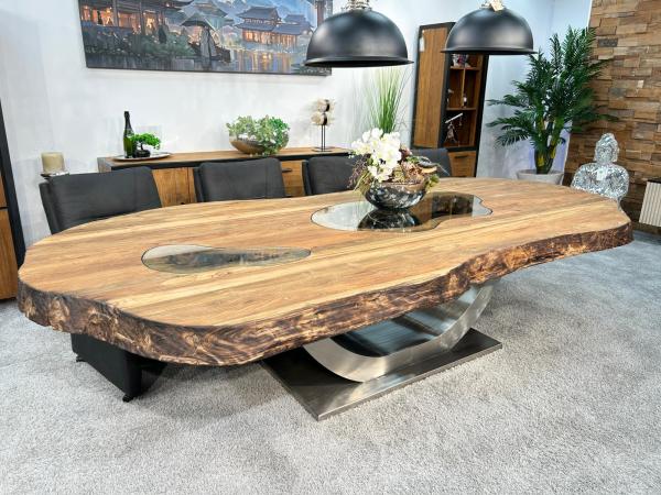 Nachhaltiger Esstisch aus recyceltem Altholz "Fusion"