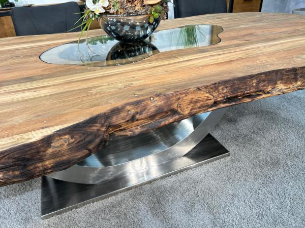 Nachhaltiger Esstisch aus recyceltem Altholz "Fusion"