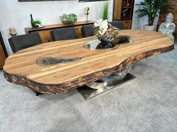 Nachhaltiger Esstisch aus recyceltem Altholz "Fusion"
