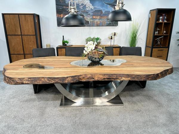 Nachhaltiger Esstisch aus recyceltem Altholz "Fusion"