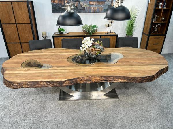 Nachhaltiger Esstisch aus recyceltem Altholz "Fusion"