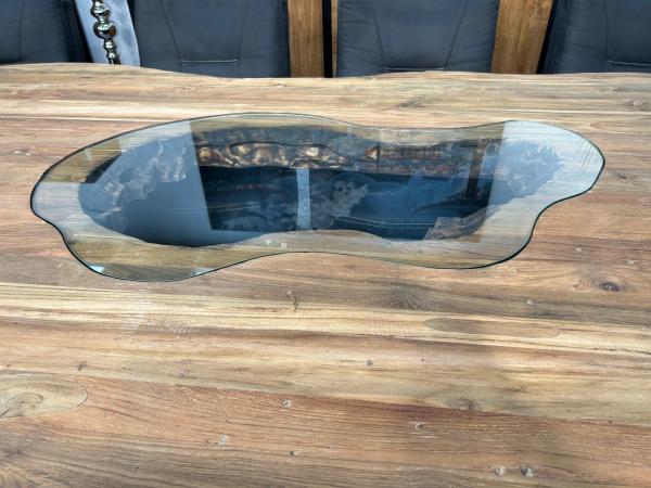 Nachhaltiger Esstisch aus recyceltem Altholz "Fusion"