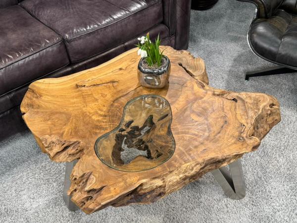 Log table with glass top, 90x75x45 cm, on black base.