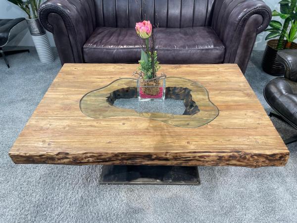 Wohnzimmertisch aus Massivholz recyceltet