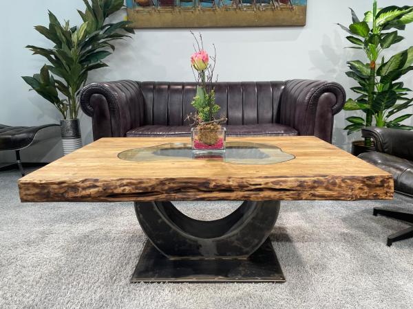 Wohnzimmertisch aus Massivholz recyceltet