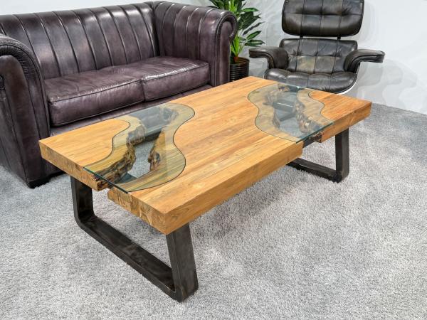 Holz Wohnzimmertisch mit Glaseinlagen, ca. 140x80x45 cm.