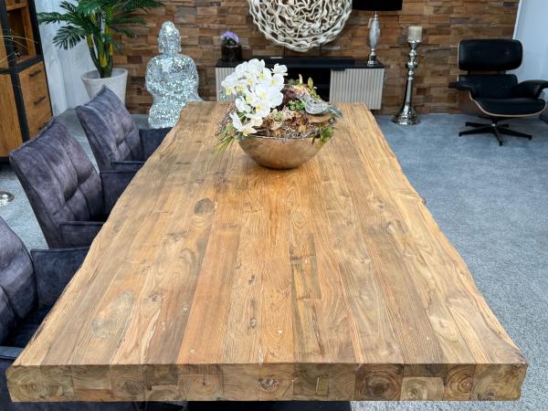 Wohnzimmertisch Deep Island 220x100 aus massivem Altholz und Rohstahl