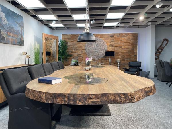 Handgefertigter XXL Konferenztisch aus massivem Echtholz