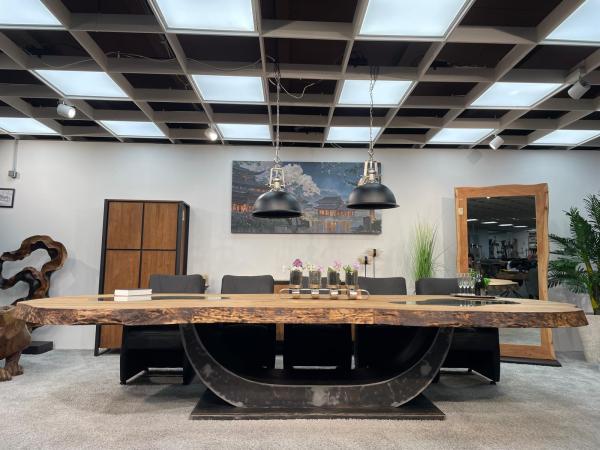 Handgefertigter XXL Konferenztisch aus massivem Echtholz