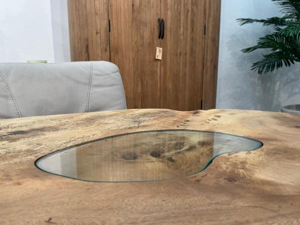 Baumscheiben Esstisch "Lakeside" aus massivem Suarholz