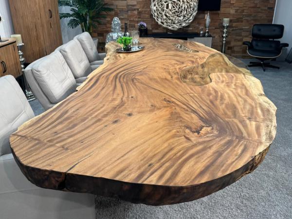 Baumscheiben Esstisch "Lakeside" aus massivem Suarholz