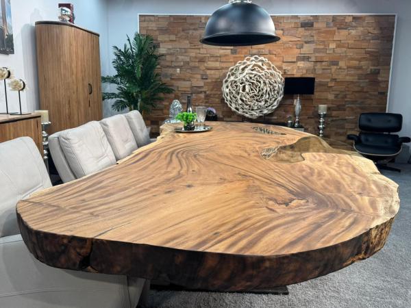 Baumscheiben Esstisch "Lakeside" aus massivem Suarholz