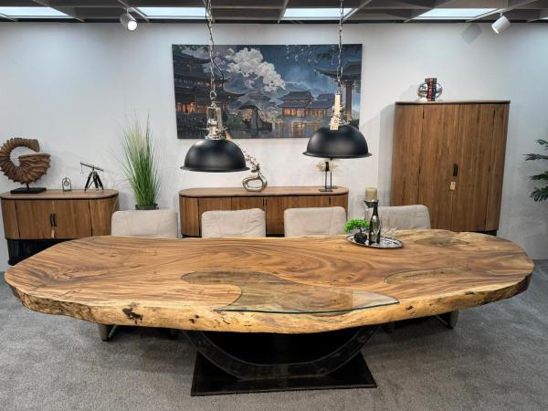 Baumscheiben Esstisch "Lakeside" aus massivem Suarholz