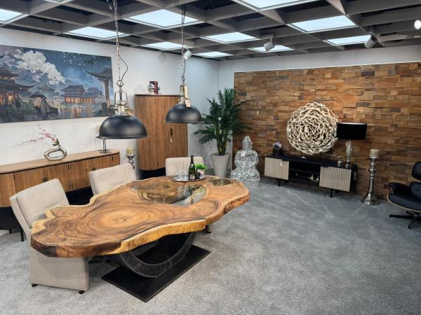 Esstisch aus einer Baumscheibe Expression