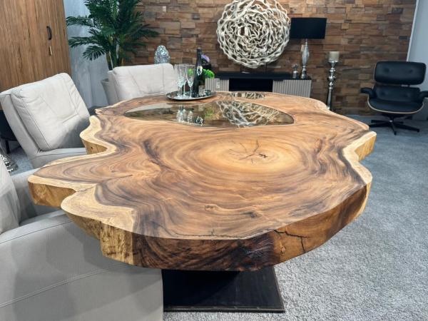 Esstisch aus einer Baumscheibe Expression