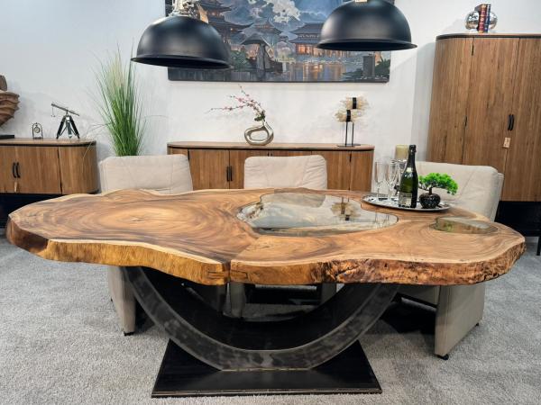 Esstisch aus einer Baumscheibe Expression