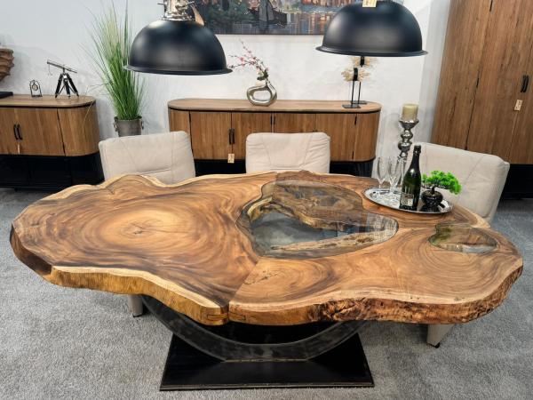 Esstisch aus einer Baumscheibe Expression