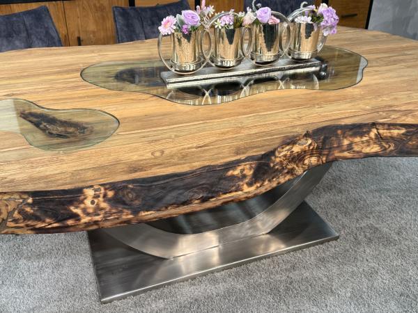 Massiver Holtisch Fusion aus recyceltem Holz