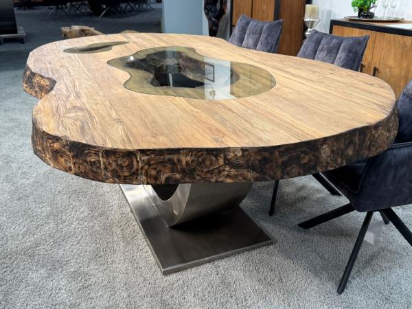 Massiver Holtisch Fusion aus recyceltem Holz